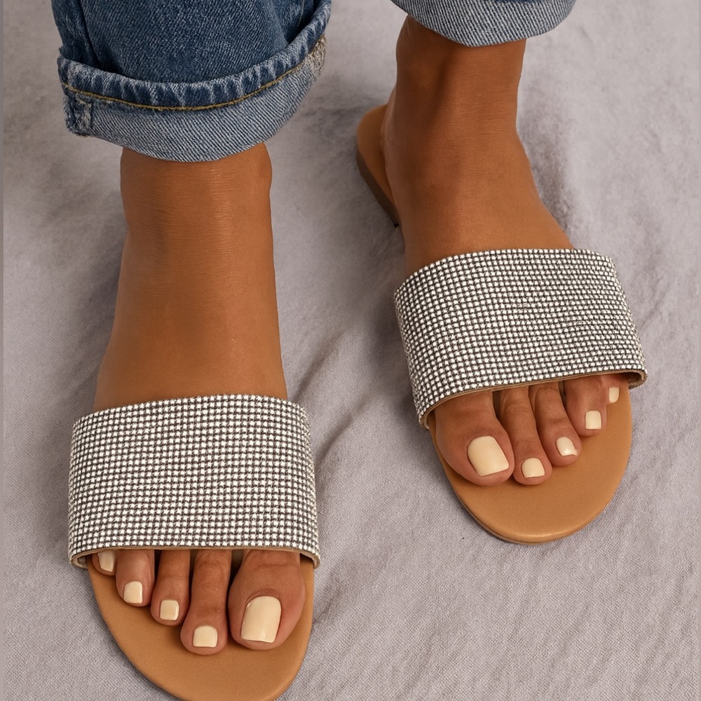 Catherines Malandrino Metallic Silver Sandals with Shimmer
